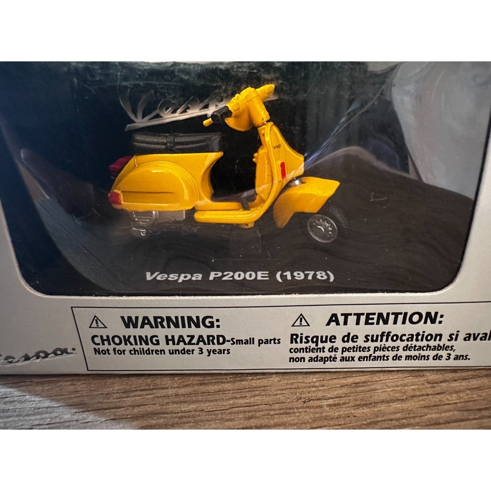 New-Ray Vespa P200E 1978 Diecast 1:32 Model Yellow Scooter NIB